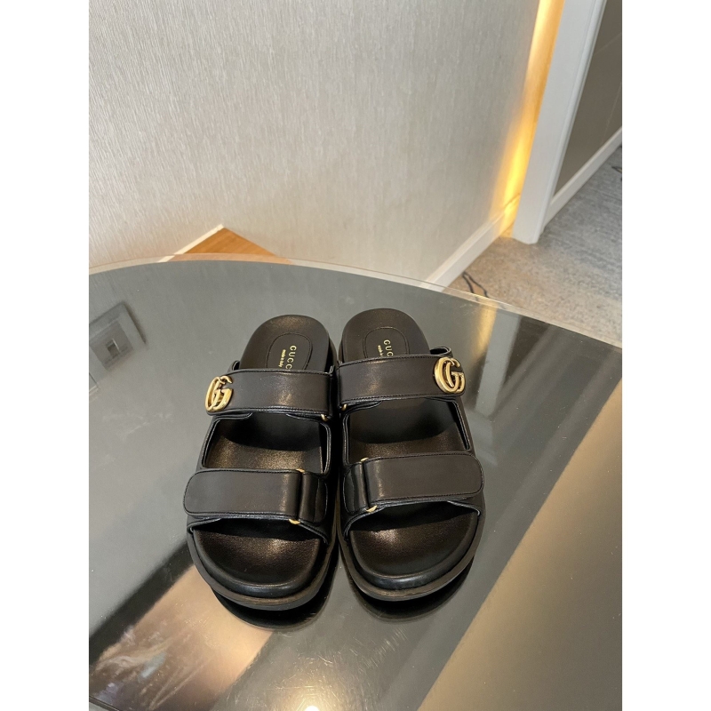 G*u*i sandals